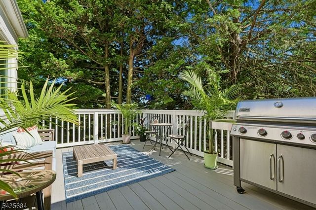 32 Undercliff Ter, West Orange Twp., NJ 07052