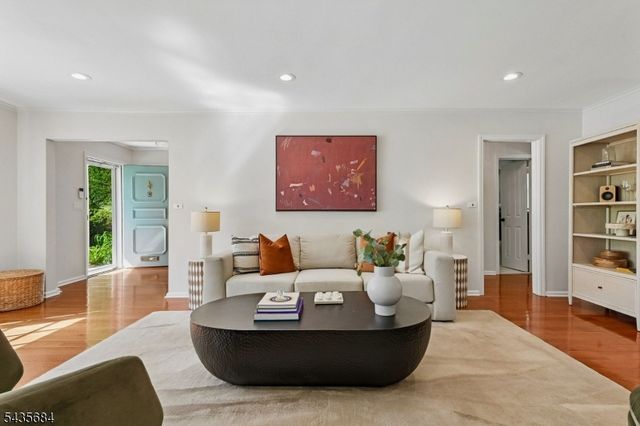 32 Undercliff Ter, West Orange Twp., NJ 07052