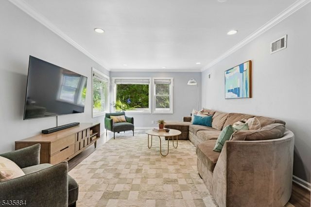 32 Undercliff Ter, West Orange Twp., NJ 07052