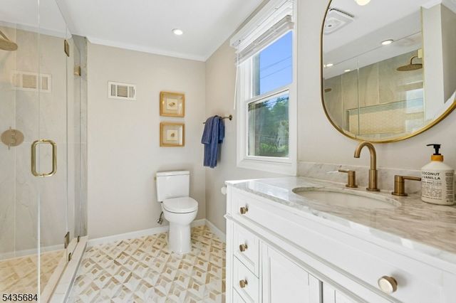 32 Undercliff Ter, West Orange Twp., NJ 07052
