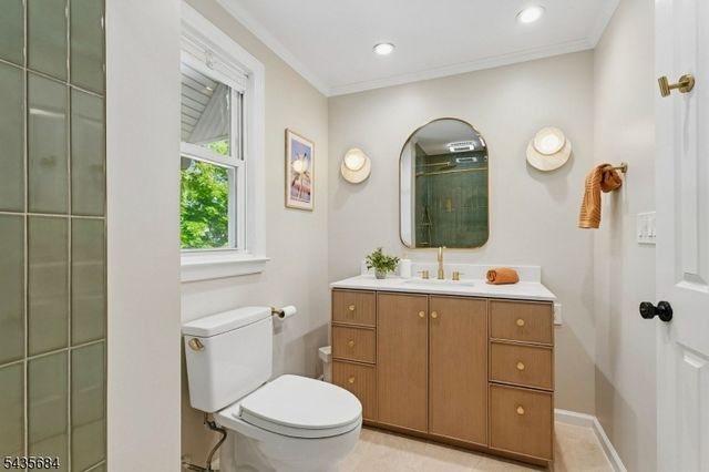 32 Undercliff Ter, West Orange Twp., NJ 07052