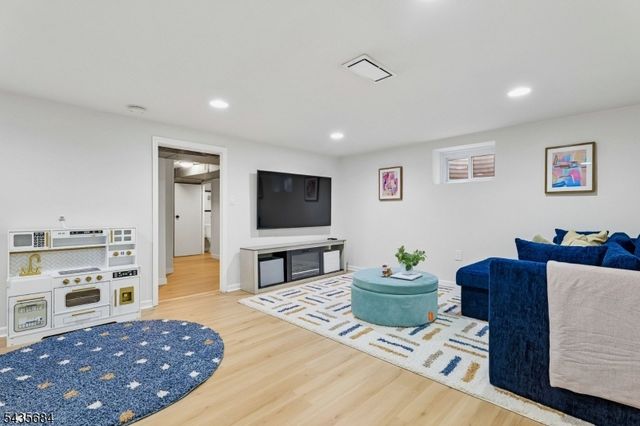 32 Undercliff Ter, West Orange Twp., NJ 07052