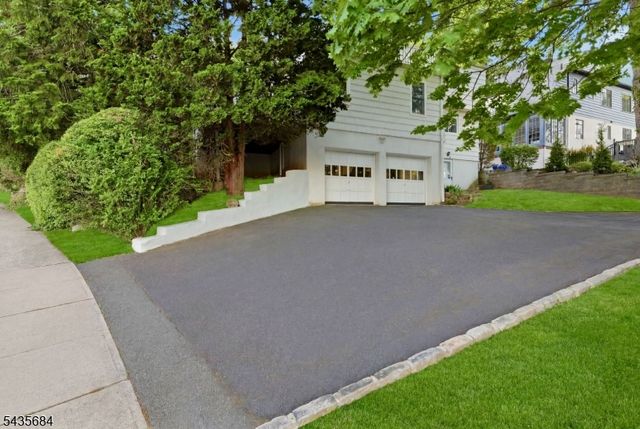 32 Undercliff Ter, West Orange Twp., NJ 07052