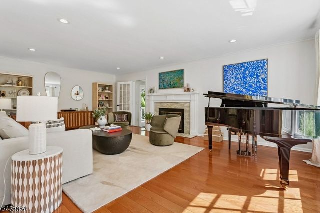 32 Undercliff Ter, West Orange Twp., NJ 07052