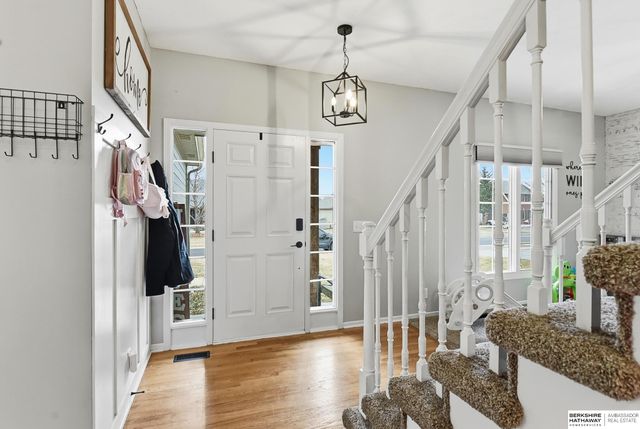 714 N Madison Street, Papillion, NE 68046