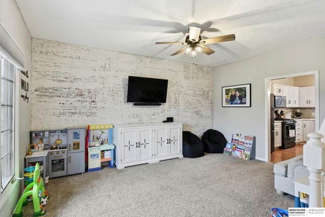 714 N Madison Street, Papillion, NE 68046