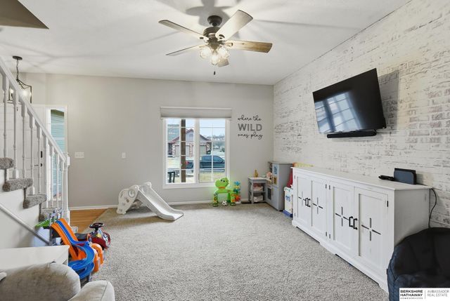 714 N Madison Street, Papillion, NE 68046