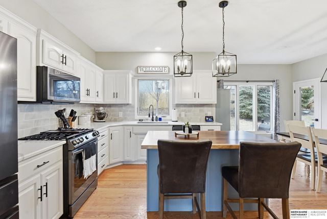 714 N Madison Street, Papillion, NE 68046