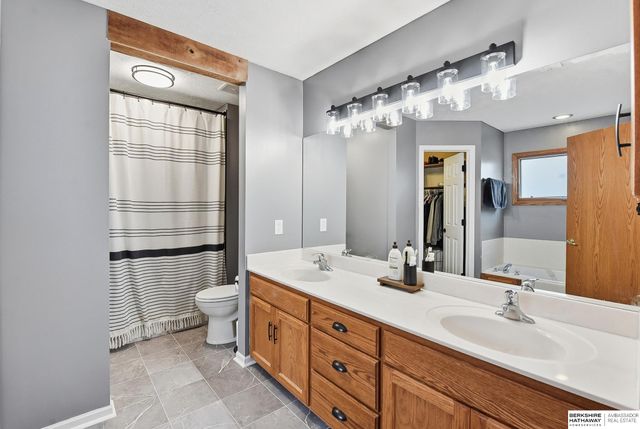 714 N Madison Street, Papillion, NE 68046