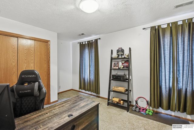 714 N Madison Street, Papillion, NE 68046