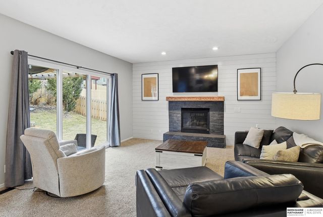 714 N Madison Street, Papillion, NE 68046