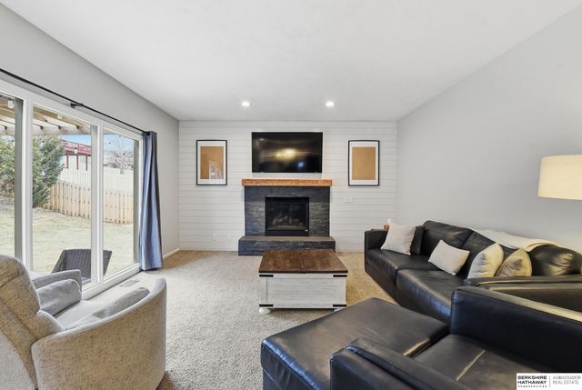 714 N Madison Street, Papillion, NE 68046