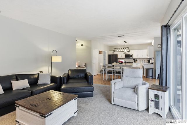 714 N Madison Street, Papillion, NE 68046