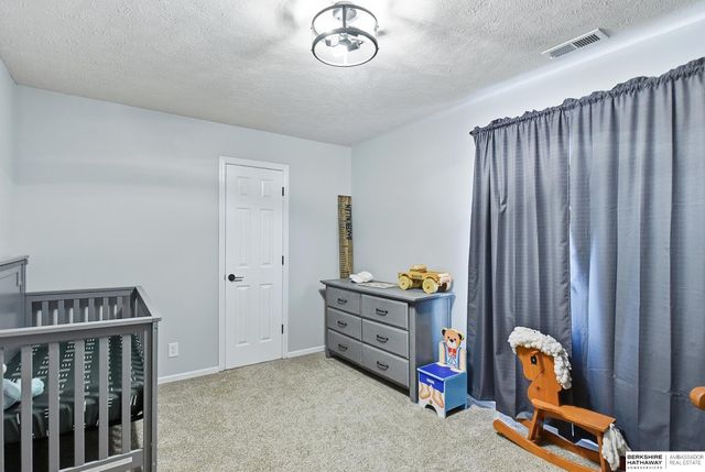 714 N Madison Street, Papillion, NE 68046