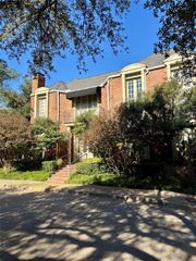 4 Hallshire Court, Dallas, TX 75225
