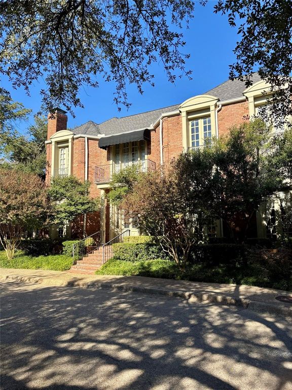 4 Hallshire Court, Dallas, TX 75225