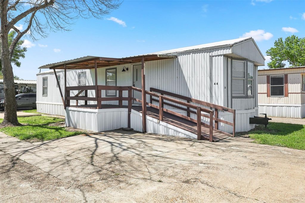 2222 N Austin Avenue 44, Pearland, TX 77581