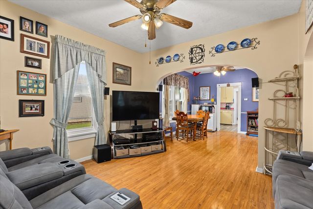 832 E Jefferson Street, Morris, IL 60450