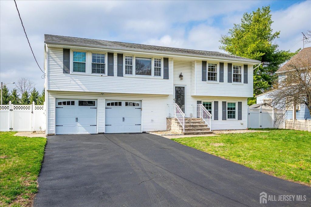 16 Universal Avenue, South Plainfield, NJ 07080