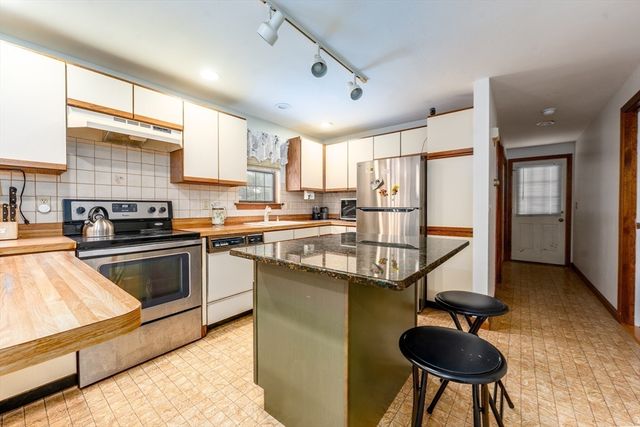 192 Sandy Valley Rd, Barnstable, MA 02648