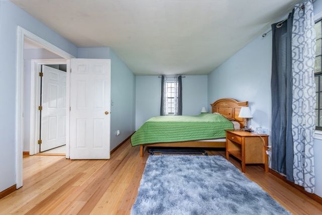 192 Sandy Valley Rd, Barnstable, MA 02648