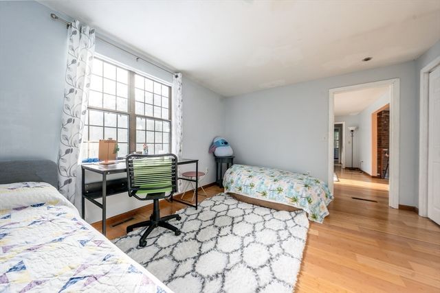 192 Sandy Valley Rd, Barnstable, MA 02648