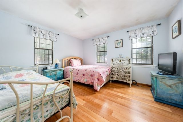 192 Sandy Valley Rd, Barnstable, MA 02648