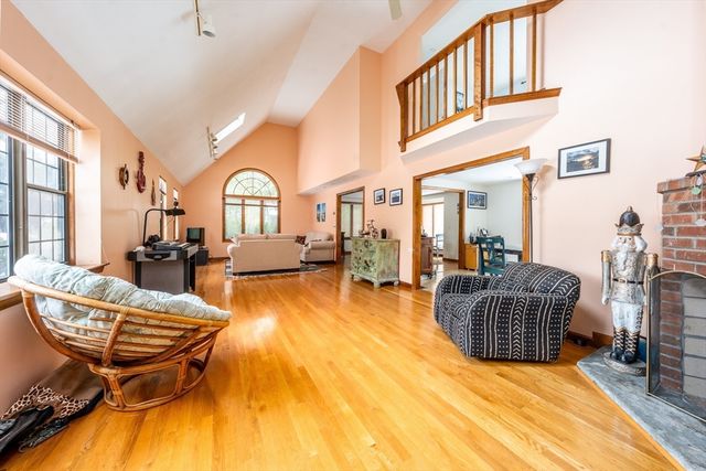 192 Sandy Valley Rd, Barnstable, MA 02648