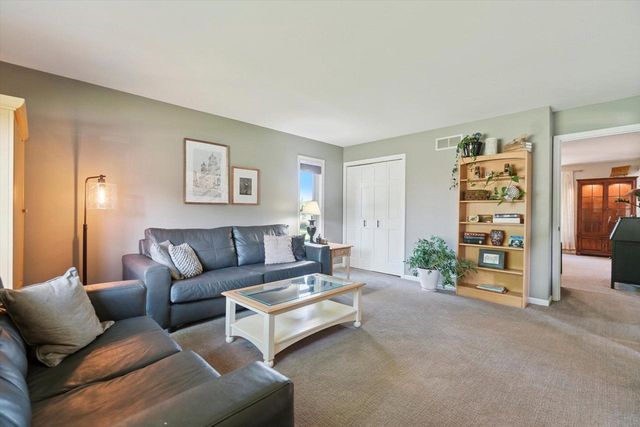 13675 W Maple Ridge ROAD, New Berlin, WI 53151