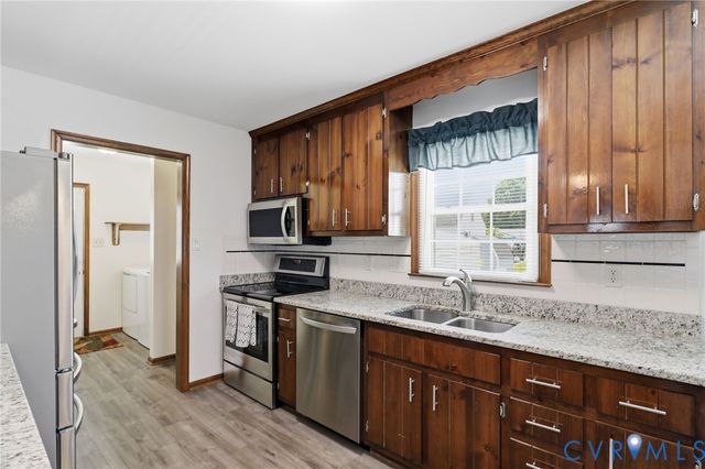 11607 Parrish Branch Cir, Midlothian, VA 23112