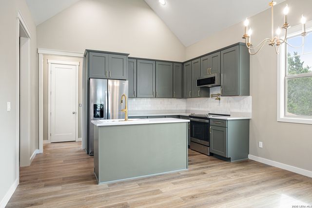 1454 Laurie Dr, Canyon Lake, TX 78133