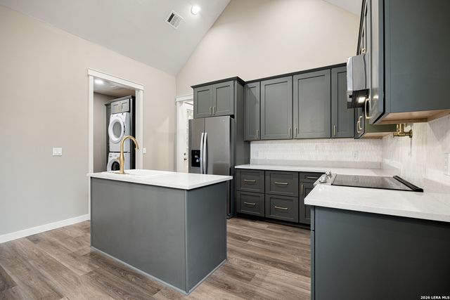 1454 Laurie Dr, Canyon Lake, TX 78133