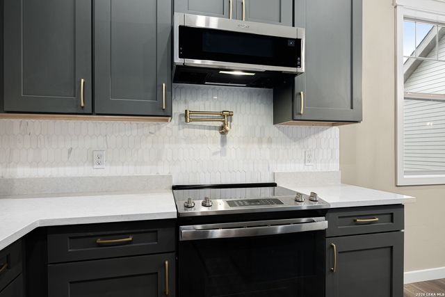 1454 Laurie Dr, Canyon Lake, TX 78133