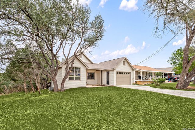 1454 Laurie Dr, Canyon Lake, TX 78133