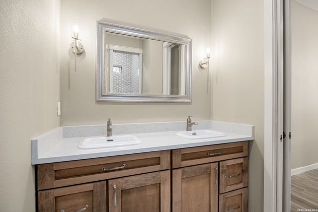 1454 Laurie Dr, Canyon Lake, TX 78133