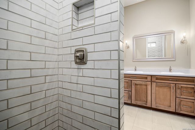 1454 Laurie Dr, Canyon Lake, TX 78133