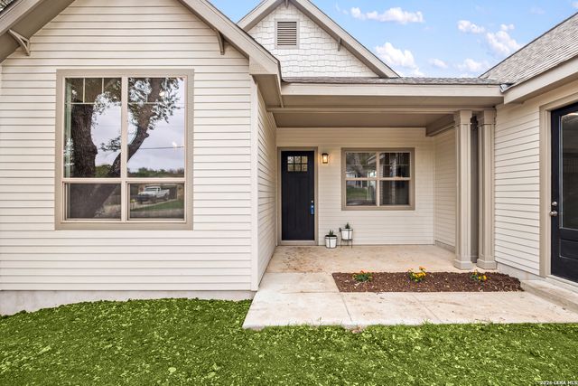 1454 Laurie Dr, Canyon Lake, TX 78133