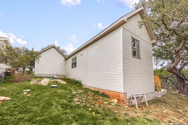 1454 Laurie Dr, Canyon Lake, TX 78133