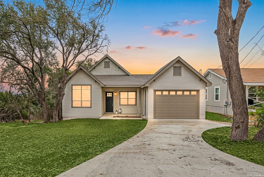 1454 Laurie Dr, Canyon Lake, TX 78133