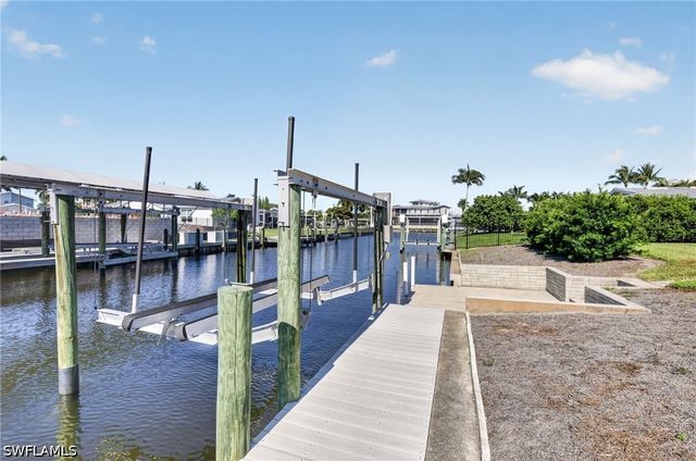 397 Parkway CT, Fort Myers, FL 33919