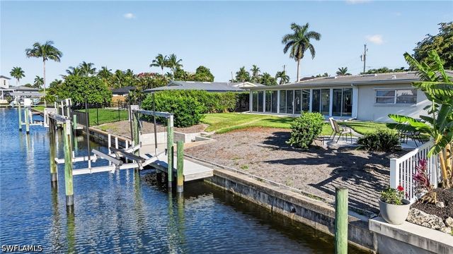 397 Parkway CT, Fort Myers, FL 33919