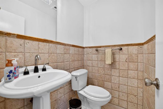 5570 NE 26th Avenue, Fort Lauderdale, FL 33308