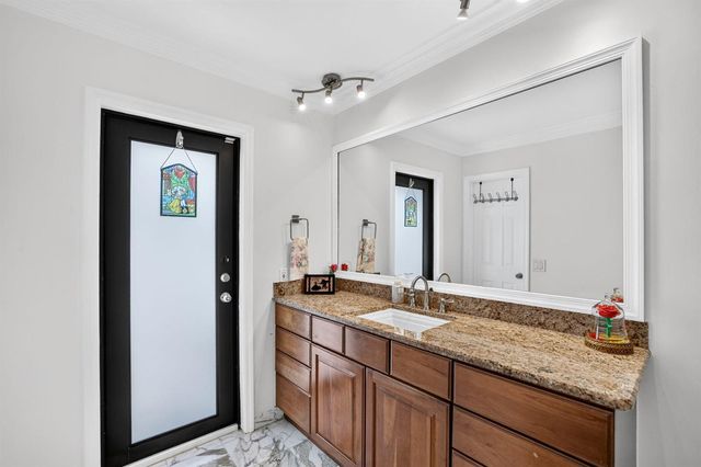 5570 NE 26th Avenue, Fort Lauderdale, FL 33308