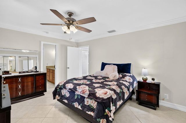 5570 NE 26th Avenue, Fort Lauderdale, FL 33308