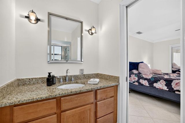 5570 NE 26th Avenue, Fort Lauderdale, FL 33308