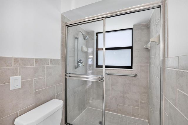 5570 NE 26th Avenue, Fort Lauderdale, FL 33308