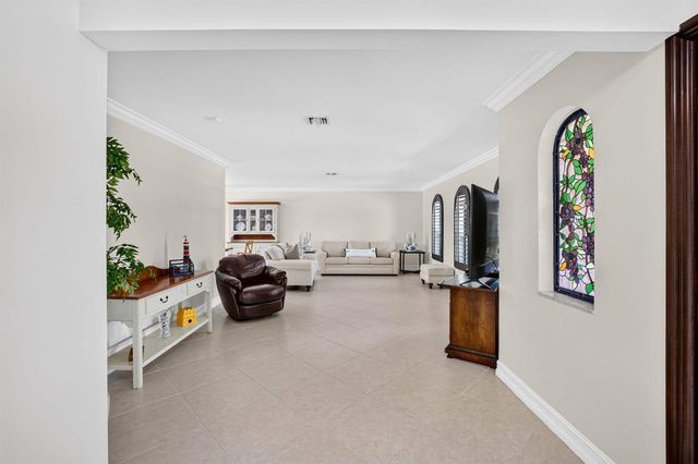 5570 NE 26th Avenue, Fort Lauderdale, FL 33308