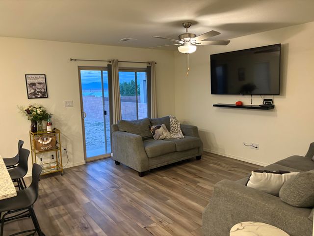 5020 Grace Street SW, Los Lunas, NM 87031