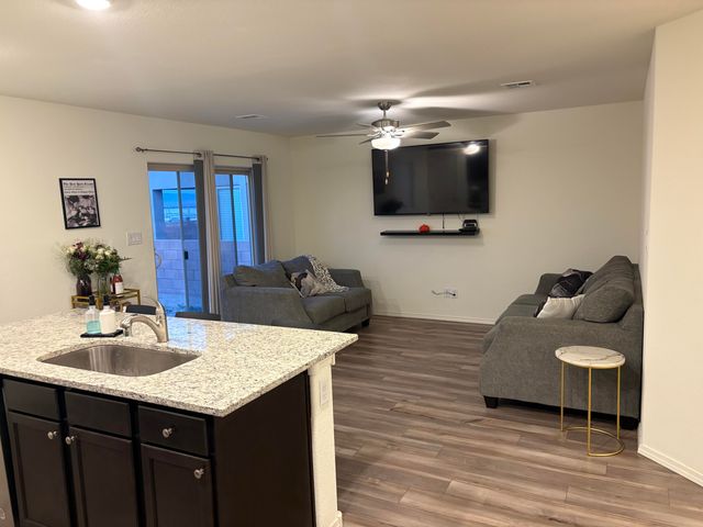 5020 Grace Street SW, Los Lunas, NM 87031