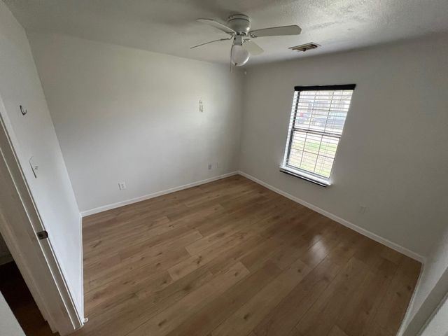 3907 Cinnamon Cove Drive, Dickinson, TX 77539